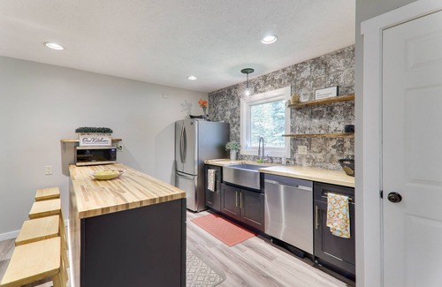 Pocono Summit House | Large home & 5 min to Kalahari, Gather here at WOODLAND RETREAT!