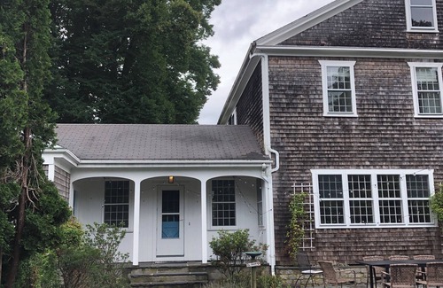 Adamsville House | Large Home in Adamsville. Close to Vineyards, Breweries & Beaches. Central AC