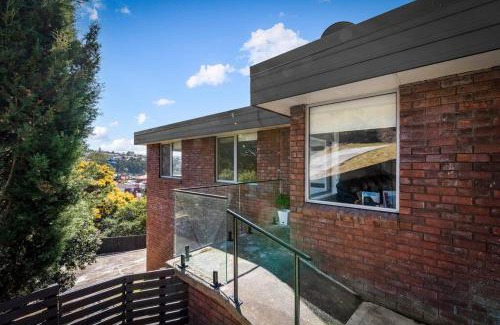 West Hobart House | Large house close to the city tranquil setting