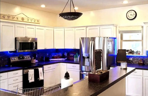 Rotterdam Junction House | Large House on Ballston Lake -Saratoga Springs with Private Beach, Dock, Jacuzzi