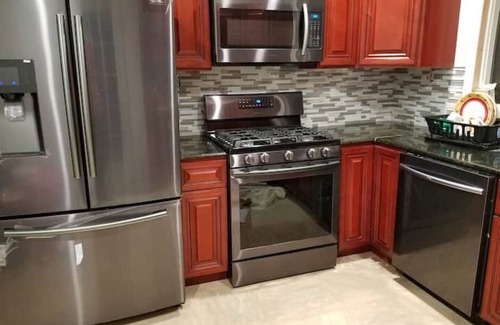 Schenectady Apartment | large king room with 1gb wifi jacuzzi. fireplace