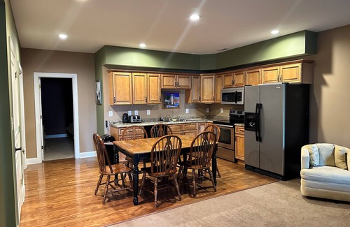 Henrico House | Large Lake House in enjoyable Henrico, NC. Boathouse, Kayaks included!