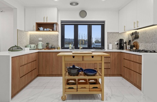 Tullamarine House | Large luxurious home - 5min to Airport, 16min to City