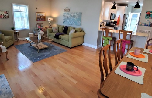 Colonial Beach House | Large Luxury 4 bed/3 bath Beach House-2 Blocks to beach, 1 Block to Bay