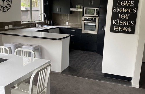 Riccarton House | Large luxury family friendly townhouse close to Hagley park and town