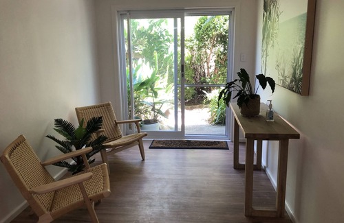 Kareela House | Large modern family home with views of bay and golf course. A quiet nature area