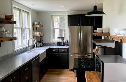 Moscow House | Large Modern Farmhouse on top of the hill! 2 Miles from Stowe Village