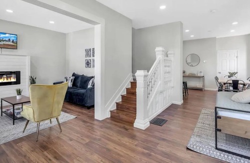 Detroit - Shoreway House | Large Modern✨Home near Downtown/Cleveland/LakeErie/Cedar Point!