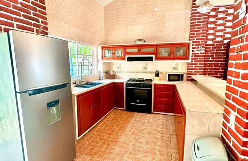Actopan House | Large multi-family home, pet-friendly, 100mts from the beach, large parking.