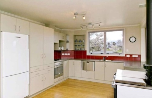 Richmond Heights House | Large Family home, close to the Lake & has Wi-Fi