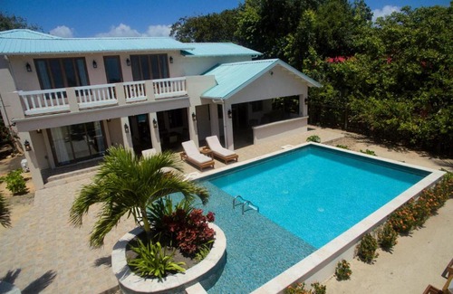 Surfside Villa | Large Ocean Front Home Close to Village - Surfside Gecko