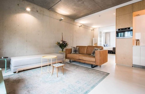 Westpoort Apartment | Large One-bedroom Apartment