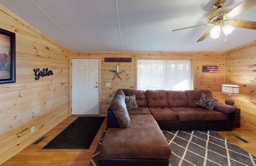Nelsonville Cabin | Large, Open Sunset Cabin in Star of Hocking Hills