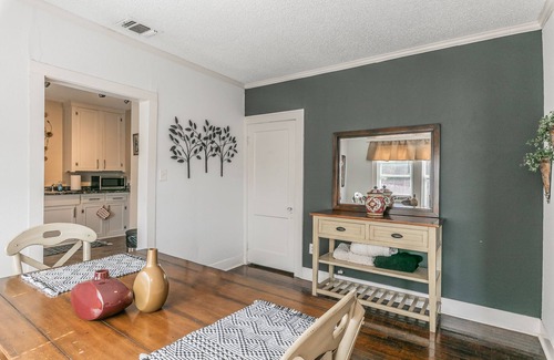 Fort Worth Cultural District House | Large Pet Friendly House Walking Distance To Will Rodgers Stadium/Dickies Arena