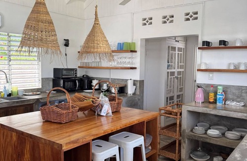 Treasure Beach Villa | Large private villa with swimming pool and tennis court. Great for groups.