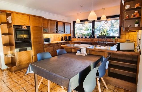 Seevetal Apartment | Large quiet apartment with a winter garden and terrace!