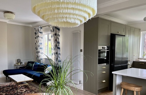 Cleveland Apartment | Large Refurbished 2 Bed Flat - Pitshanger, Ealing