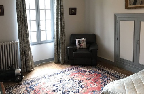 Montmorillon Apartment | Large renovated apartment downtown