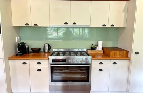 Acacia Bay House | Large Secluded Family Gem