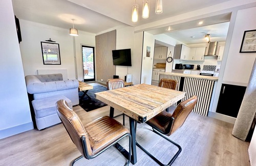 Inveraray Cottage | Large Sleeps 10 Cottage with Loch Views Big Garden