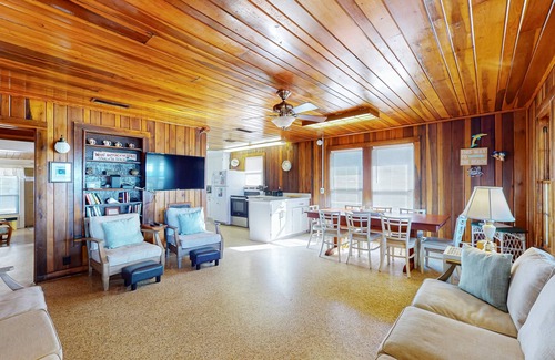 Bahama Beach House | Large, snowbird & dog-friendly beachfront home w/WiFi & patio - steps to sand