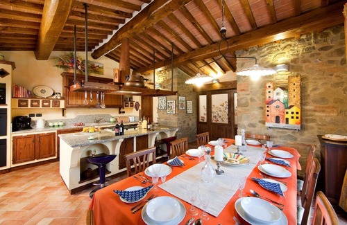 Cortona Villa | Large spacious country villa in Cortona 7bed7bath with pool & gorgeous gardens