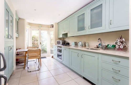 Town House | Large Spacious Family Home (sleeps 5), Parsons Green, LONDON