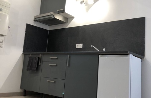 Quartier Saint-Clement - Jardin des Plantes Apartment | Large spacious studio close to all amenities!