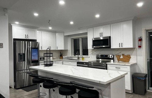 Bracebridge Cottage | Large Spacious Waterfront Cottage