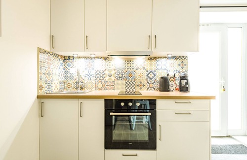 Saint-Jean-de-Vedas Apartment | Large studio in the heart of the village