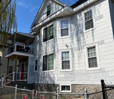 Roxbury Apartment | LARGE STUDIO open concept in Boston Zoo Franklin Park near