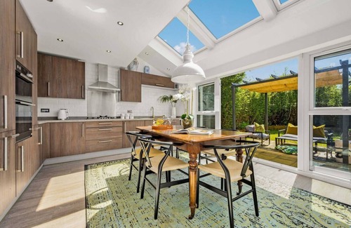 Salford House | Large Stylish 5 bedroom House, Perfect for extended stays