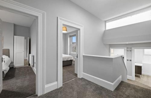 Plymouth House | Large Stylish 6 Bedroom House