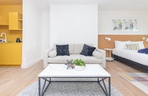 El Portal Apartment | Large Stylish Studio Apartment In El Portal #3