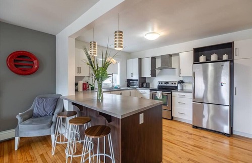 Bedford Apartment | Large & Sunny Beautiful Home, AC