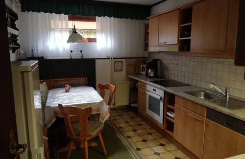 Gloggnitz Apartment | Large sunny vacation apartment, private entrance