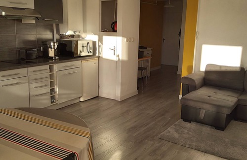 Albi Apartment | Large T2, close to town center, train station, golf course, shops. Private parking included