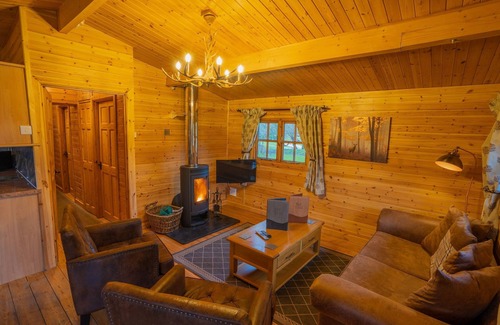 East Huntspill Cabin | Large three bedroom lodge with private hot tub for five people