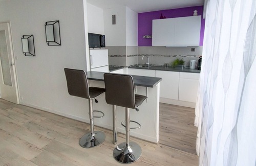 La Madeleine Apartment | LARGE TOWN STUDIO WITH PRIVATE PARKING
