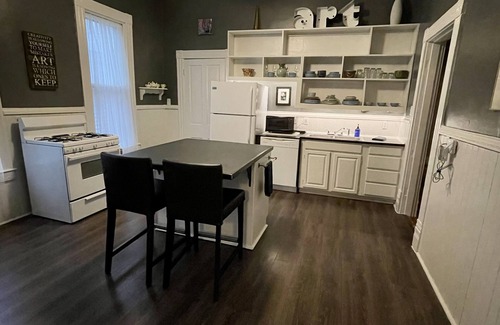 Woodward Heights House | Large Two Bedroom Apartment in Downtown Lexington near Rupp Arena