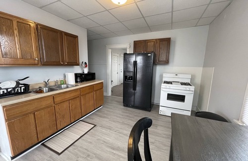 Quincy Apartment | Large Updated Upper 1-bedroom East Facing w/Wi-Fi