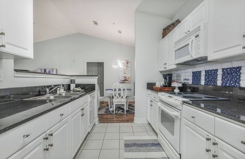 Foley Condo | Large upscale Condo near BEACHES-OWA-all sports complexes-RESORT style pool!