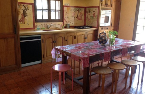 Cornillon-Confoux Villa | Large villa in a quiet swimming pool fenced trampoline tent reception VIDEOPRO bike