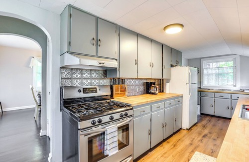 Ravenna House | Large Yard & Fire Pit: Pet-Friendly Ravenna Home!