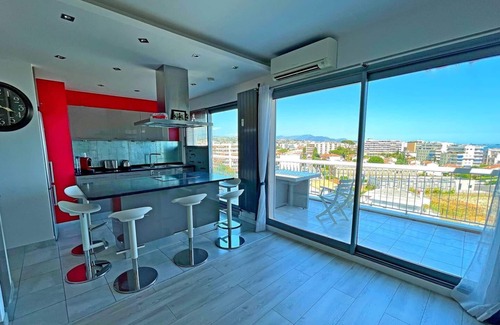 Cros-de-Cagnes Apartment | Larger 2 rooms - Sea View amazing - terrace - parking - air con - 200m beach