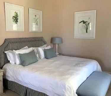 Franschhoek Apartment | Largest one bed apartment & private pool in the Hoek