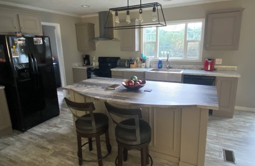 Taylorsville House | Lark's Nest on Lake Hickory w/Dock & Tesla Charger
