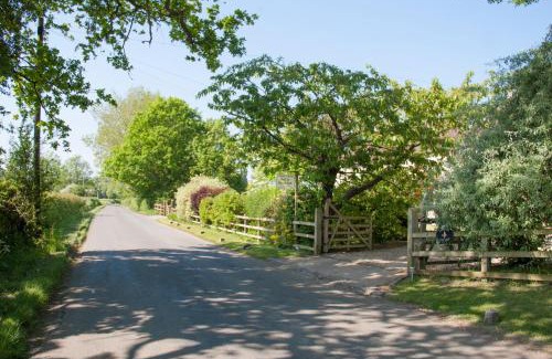 Saintbury Bed & Breakfast | Larkrise Cottage Bed And Breakfast