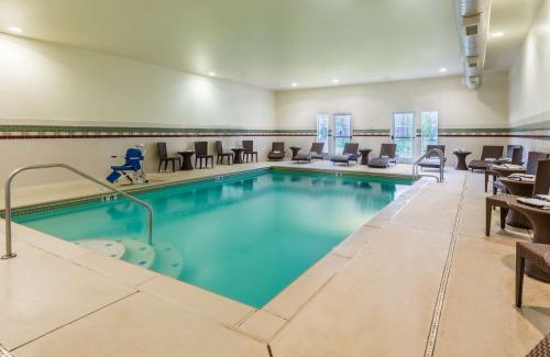 Maryland Heights Hotel | Larkspur Landing Extended Stay Suites St Louis Riverport