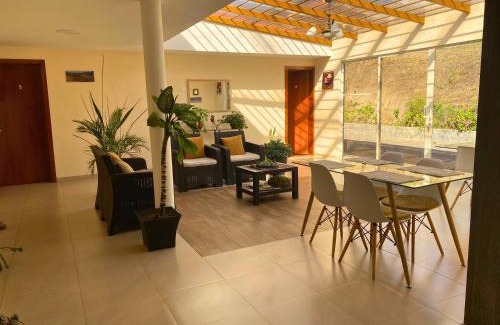 Tababela House | Las Hortensia's Casa De Huespedes